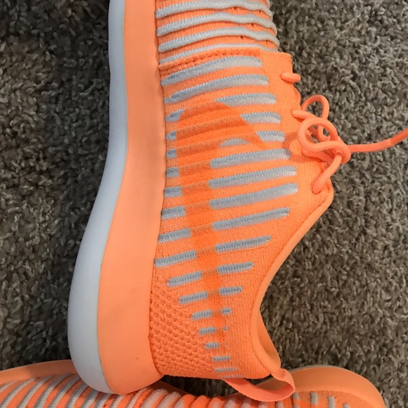 Never worn nike shoes - Picture 3 of 3